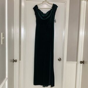 NWT Windsor Hunter Green Velvet Dress Size 13/14
